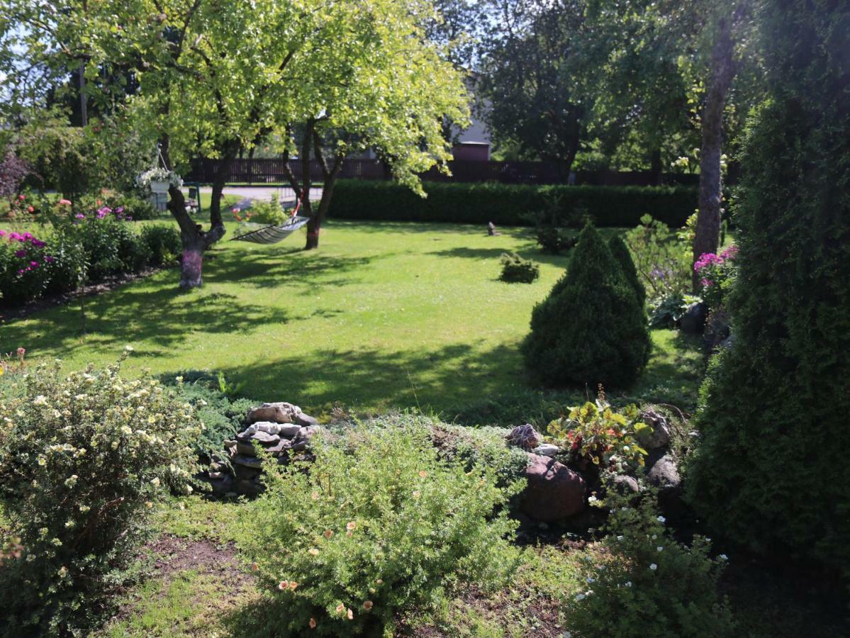 Cozy Summer House With Free Parking Near City Center & Beach Kuressaare Exterior foto